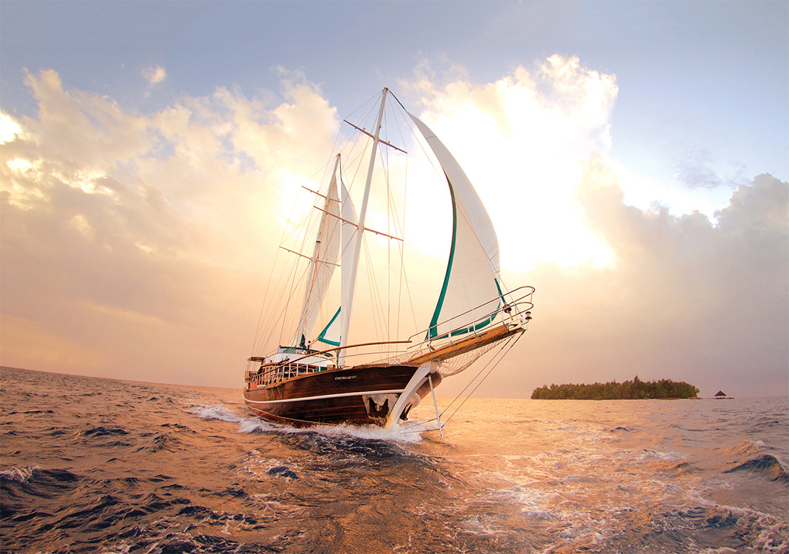 Tổng hợp những hình ảnh thuyền buồm và biển đẹp, giàu ý nghĩa ...