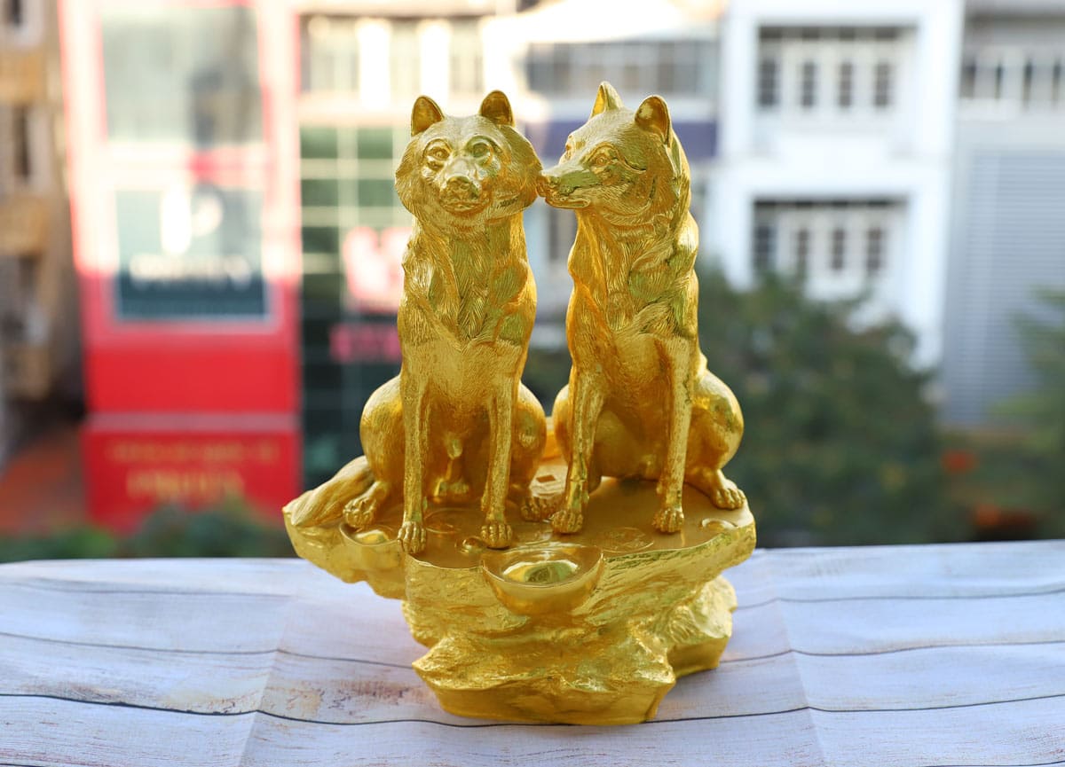 Tượng Chó Phong Thuỷ Mạ Vàng 24K – Linh Vật Trấn Trạch, Chiêu Tài Và Gắn Kết Gia Đình