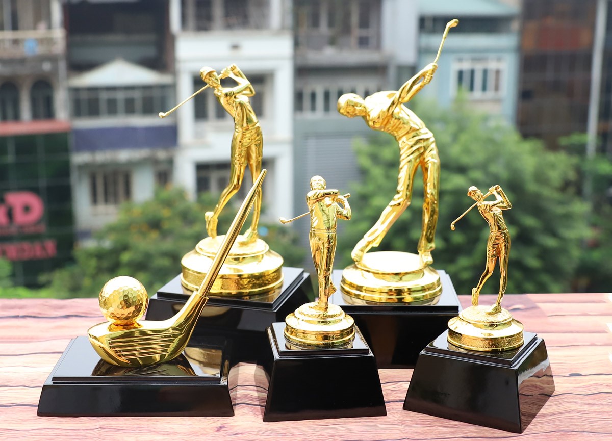 Những mẫu quà tặng cao cấp cho các giải Golf tại Việt Nam