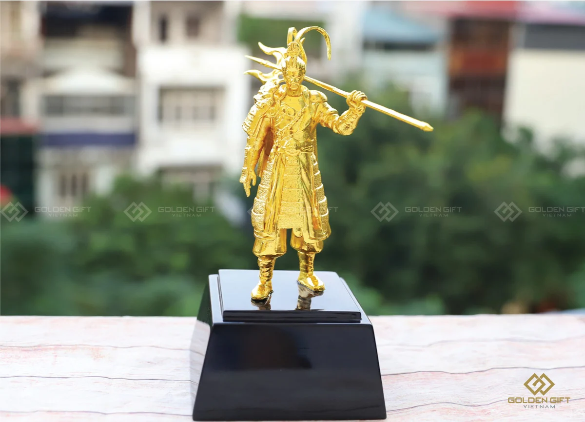Tượng Lữ Bố mạ vàng khắc họa vị võ tướng uy dũng thời tam quốc