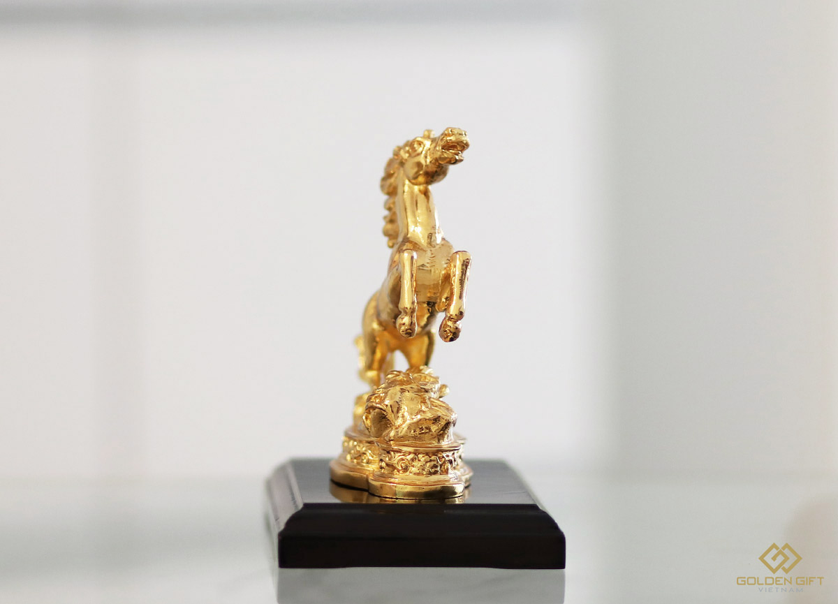 Hướng dẫn cách bài trí tượng Ngựa phong thủy để hút tài lộc