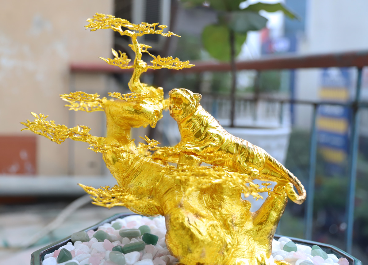 Tượng Hổ phong thuỷ mạ vàng 24K biểu tượng quyền lực và tài lộc vĩnh cửu