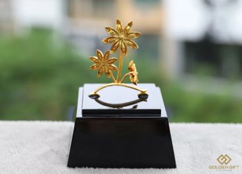 Quà tặng ý nghĩa của tỉnh Lạng Sơn: Bông hoa hồi mạ vàng