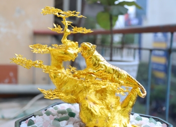 Tượng Hổ phong thuỷ mạ vàng 24K biểu tượng quyền lực và tài lộc vĩnh cửu
