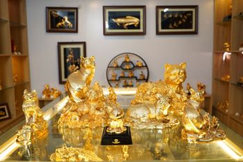 Gian nan chế tác mèo vàng 24K đón tết Quý Mão 2023