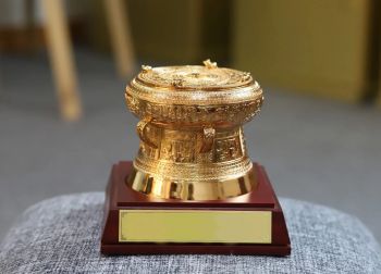 QUÀ TẶNG CAO CẤP CHO KHÁCH HÀNG CỦA AGRIBANK: TRỐNG ĐỒNG MẠ VÀNG 24K